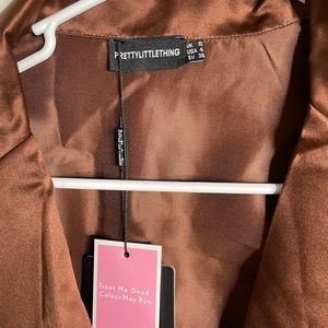 A dress I bought for my birthday and it was too small , but I still loved 😩🤎